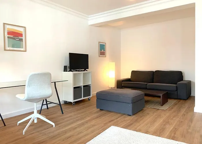 Schoene 3-Zimmer-Wohnung In Koeln-Brueck Mit Eigenem Parkplatz