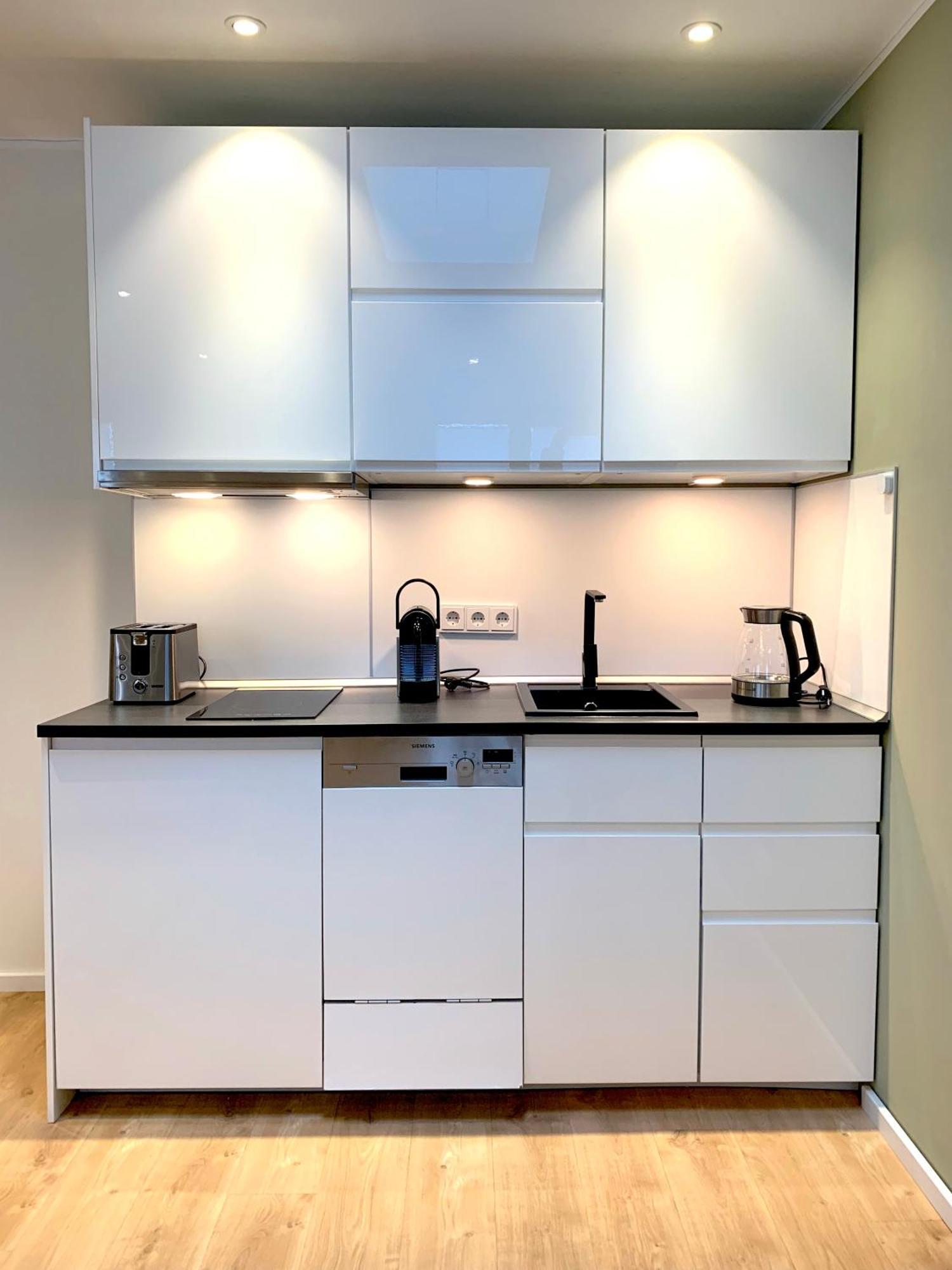 Apartamento Schoene 3-zimmer-wohnung In Koeln-brueck Mit Eigenem Parkplatz