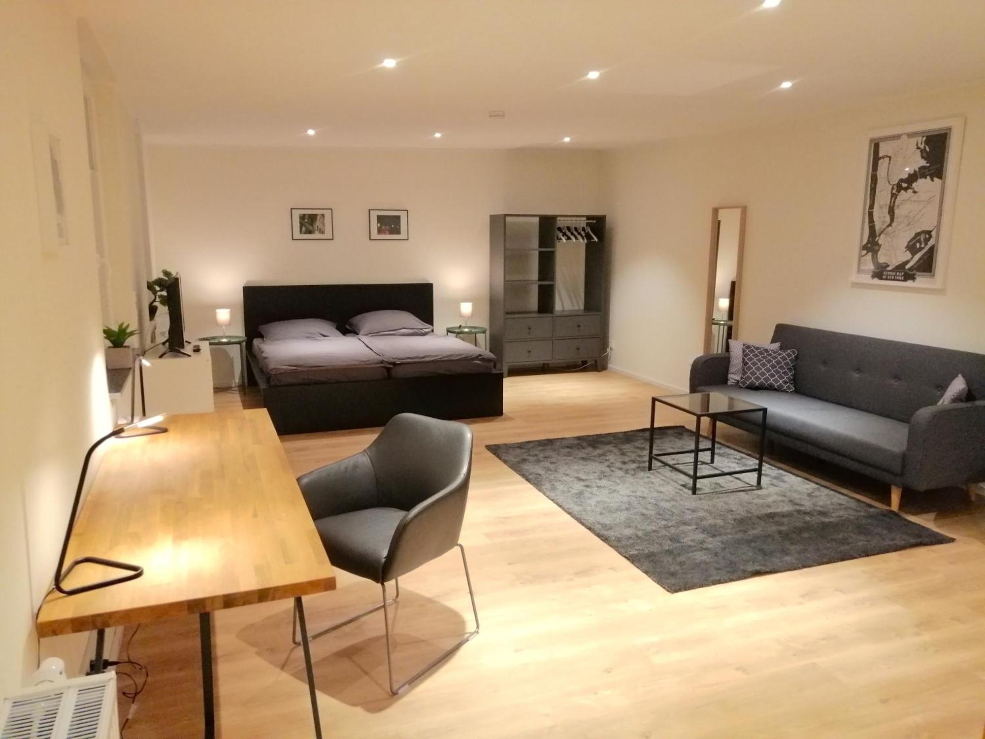 Schoene 3-zimmer-wohnung In Koeln-brueck Mit Eigenem Parkplatz Apartamento *